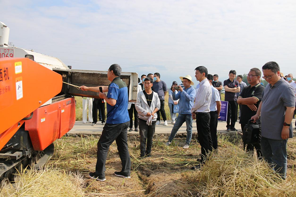 机械化生产现场观摩会4.png