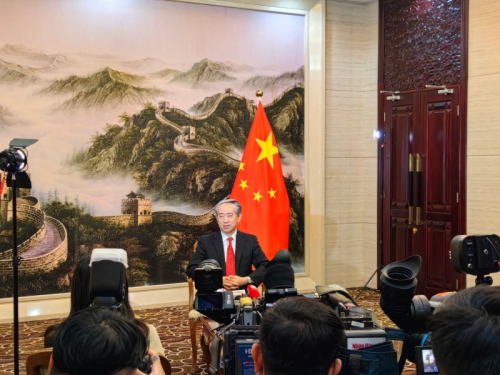 驻越南大使熊波接受越媒体联合采访