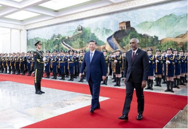 习近平同马尔代夫总统穆伊兹会谈3