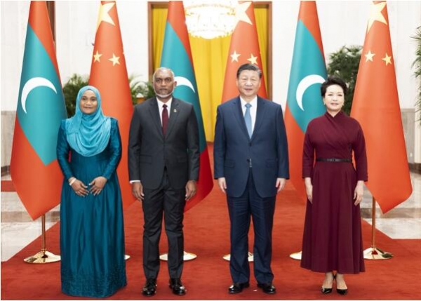 习近平同马尔代夫总统穆伊兹会谈1