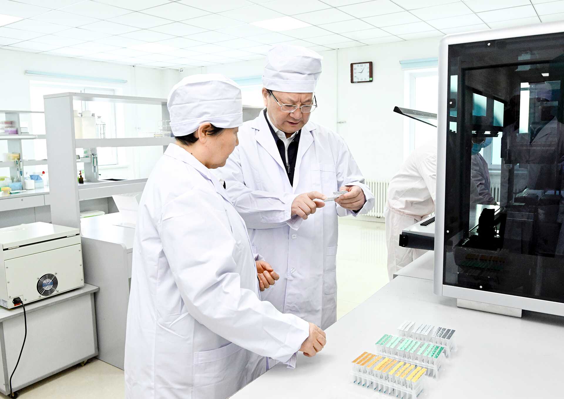 景俊海调研新医药新康养产业发展情况并主持召开座谈会 强化科技创新引领 壮大产业发展规模 推动医药大省向医药康养强省迈进