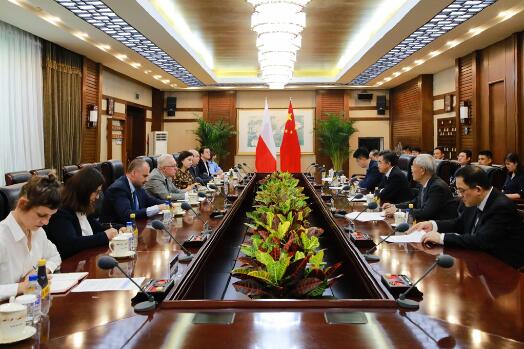 陶怀颖会见波兰农业与农村部国务秘书切尔尼科1