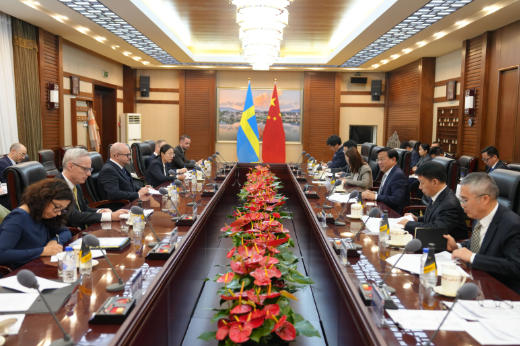 韩俊会见瑞典农村事务部部长皮特·库勒格伦