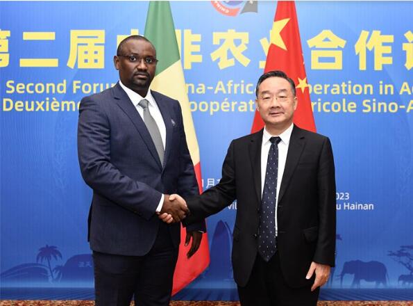 唐仁健分别会见南苏丹农业与粮食安全部部长1